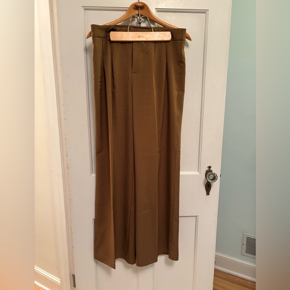 Wide-Leg High-Rise Pants in Camel Brown